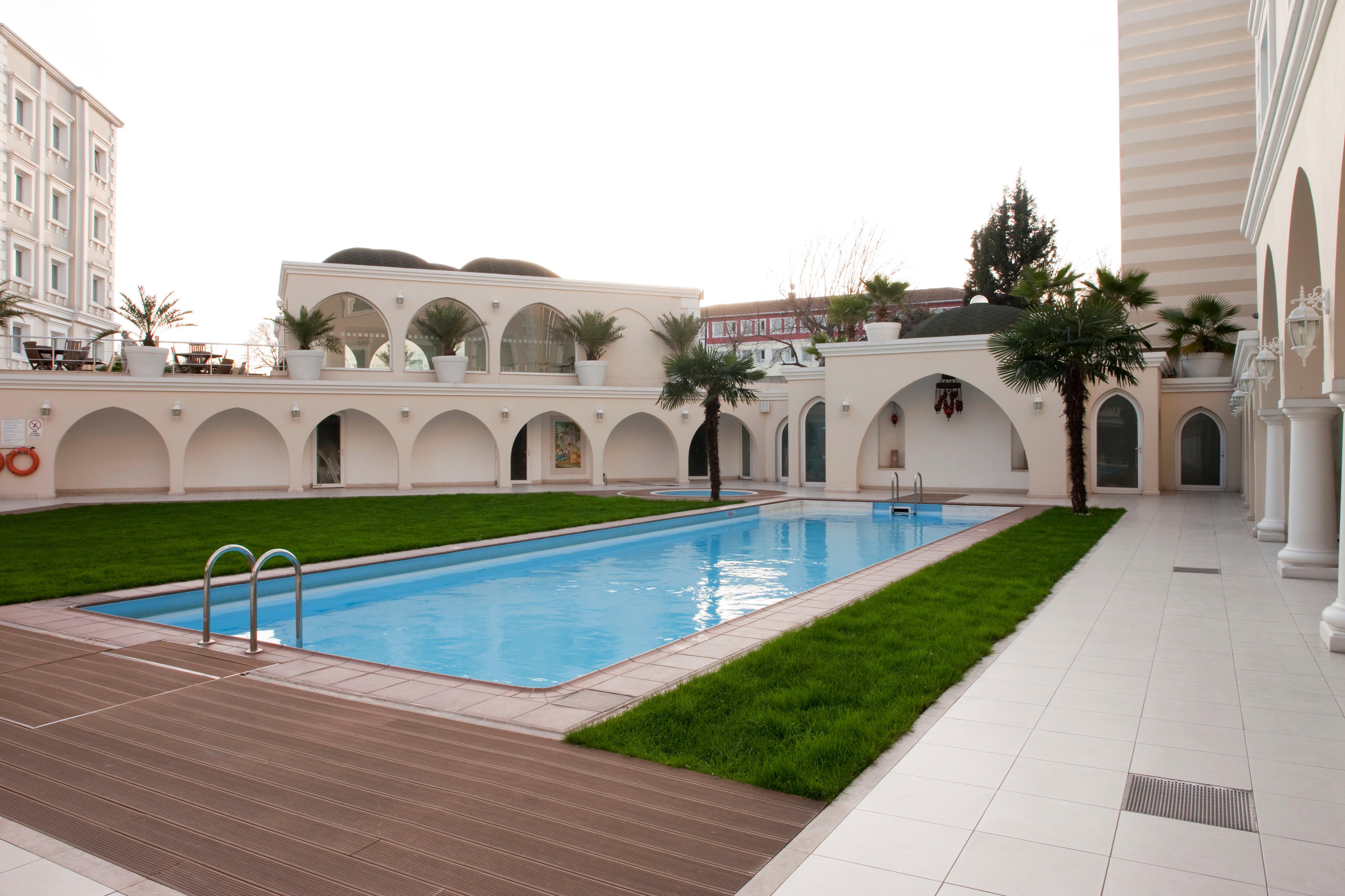 Holiday Inn Istanbul City By Ihg Fasilitas foto The swimming pool