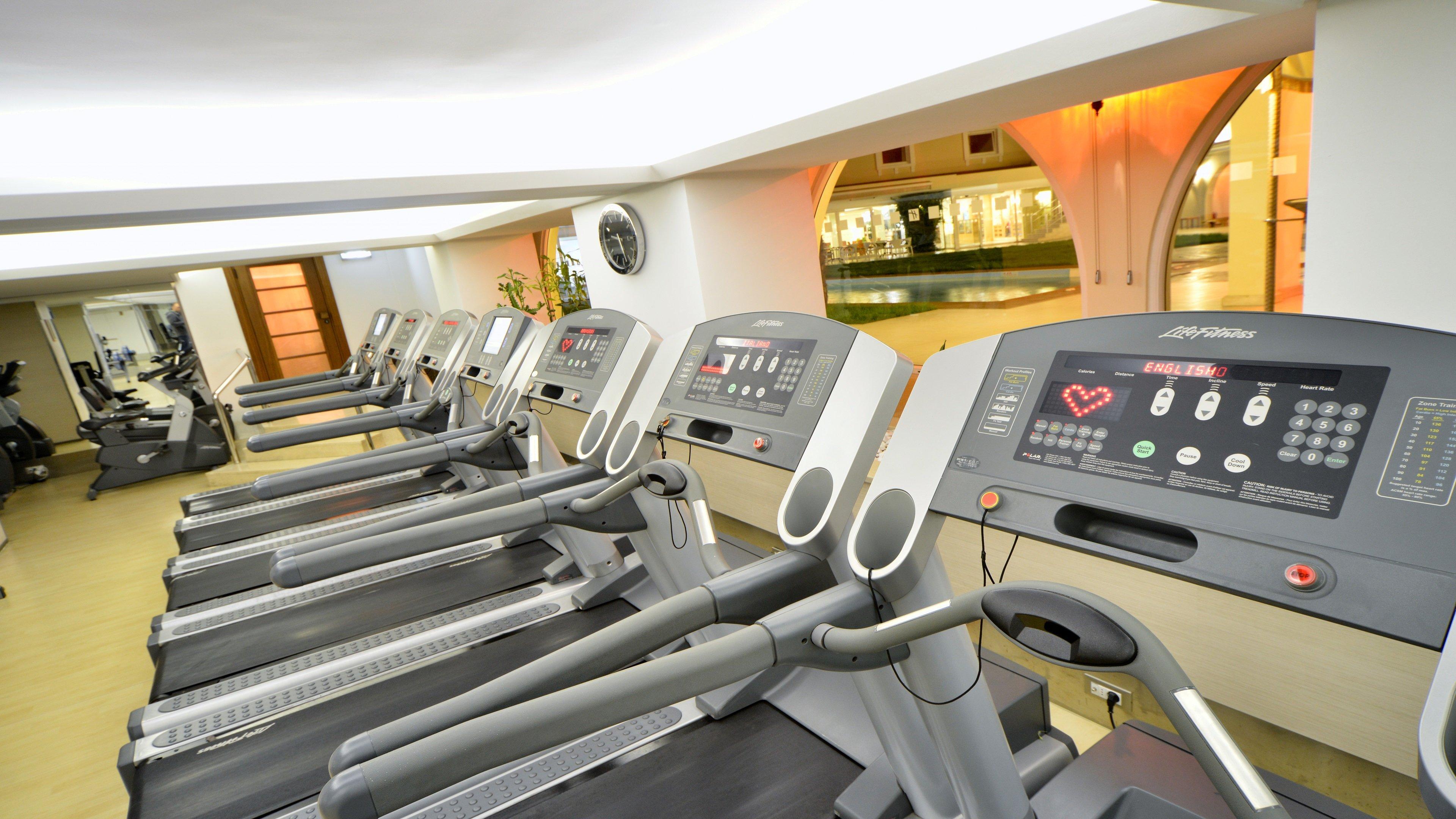Holiday Inn Istanbul City By Ihg Bagian luar foto A row of treadmills