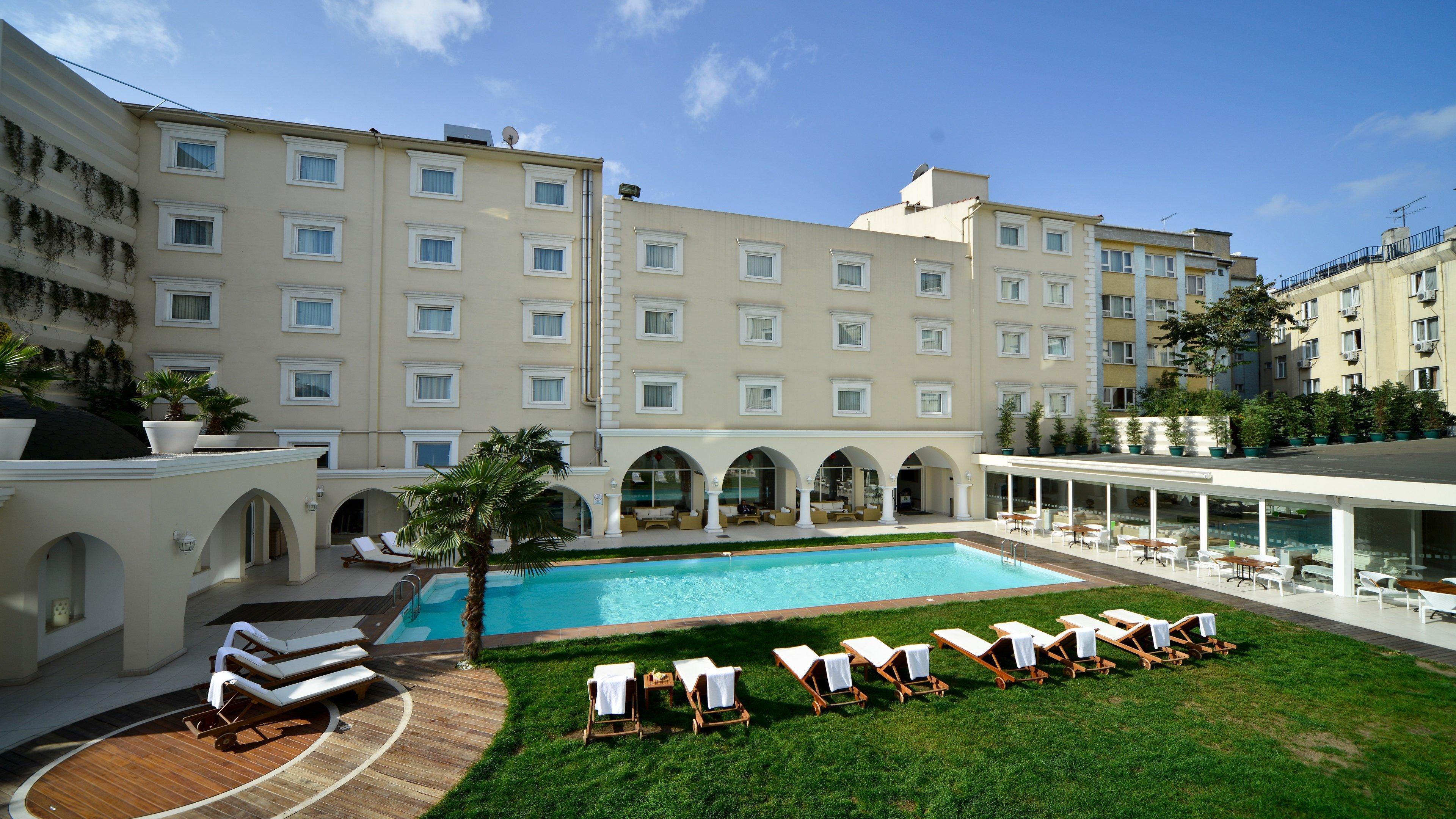 Holiday Inn Istanbul City By Ihg Bagian luar foto The hotel's pool