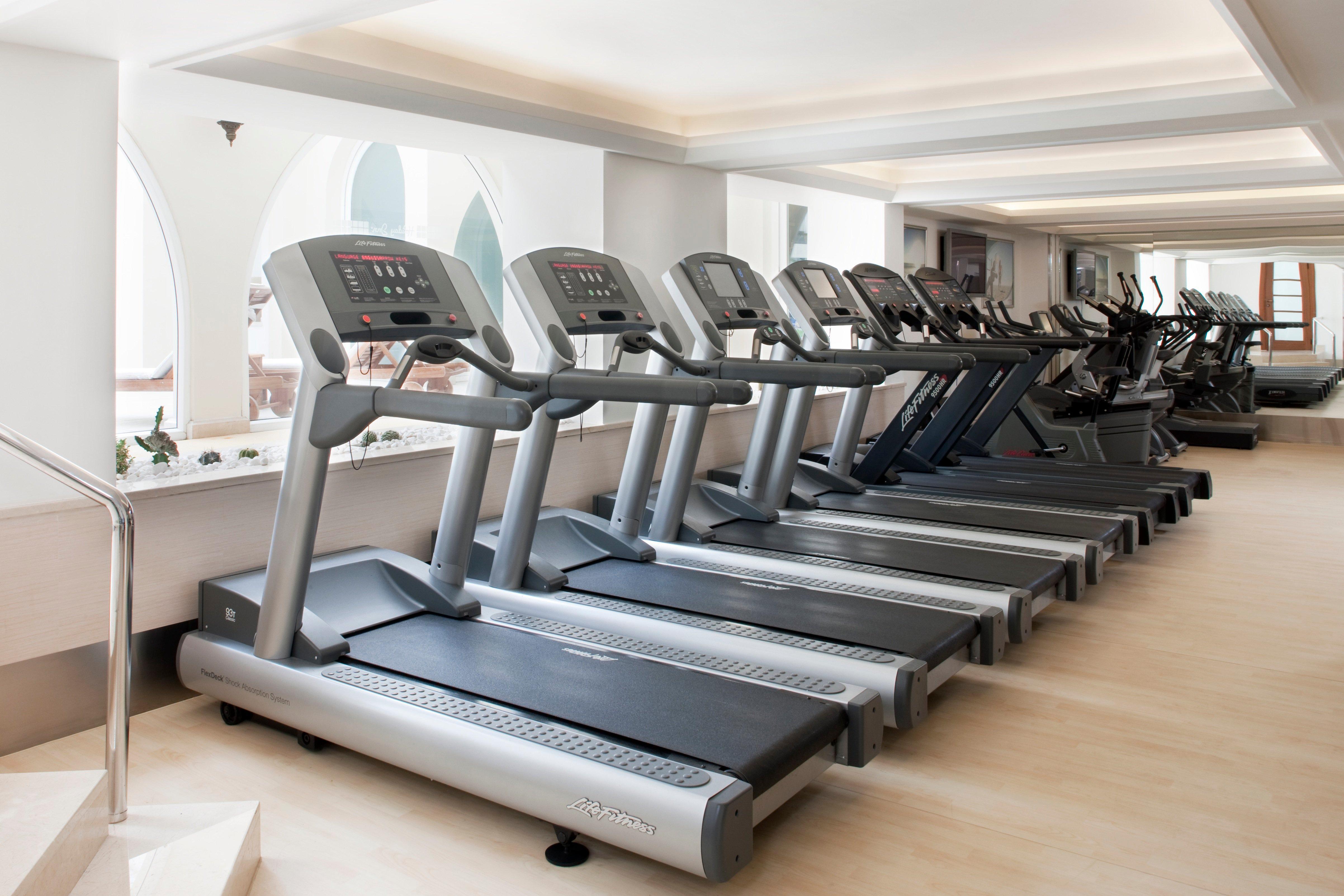 Holiday Inn Istanbul City By Ihg Bagian luar foto Treadmills in a gym