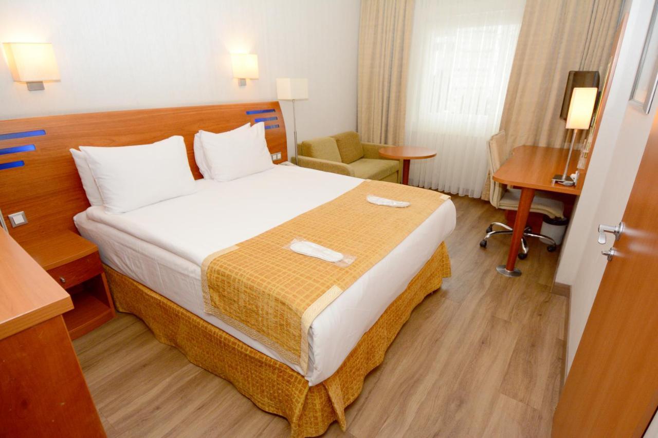 Holiday Inn Istanbul City By Ihg Bagian luar foto A room at the hotel