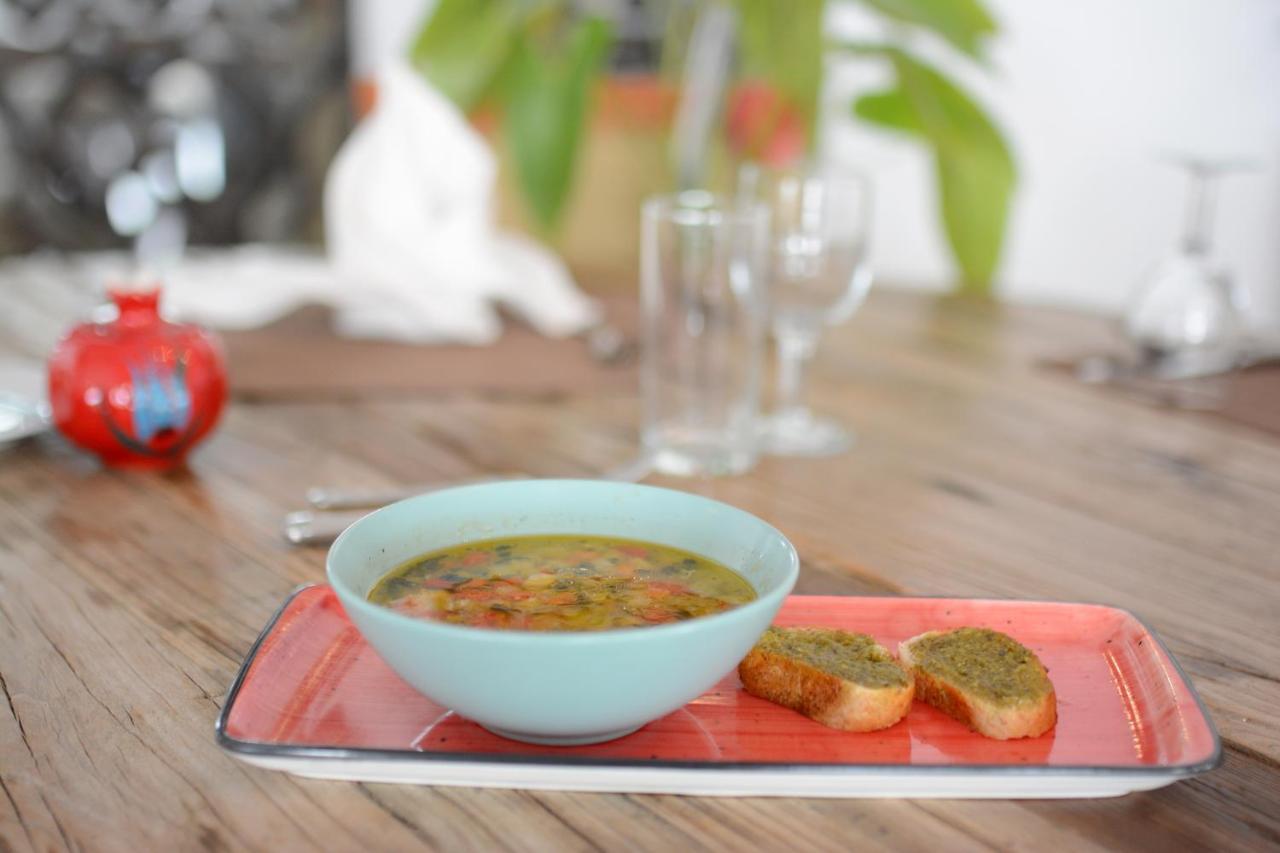Holiday Inn Istanbul City By Ihg Bagian luar foto A bowl of soup with bread