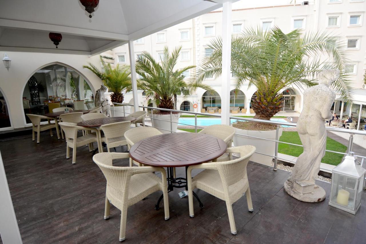 Holiday Inn Istanbul City By Ihg Bagian luar foto Hotel's patio