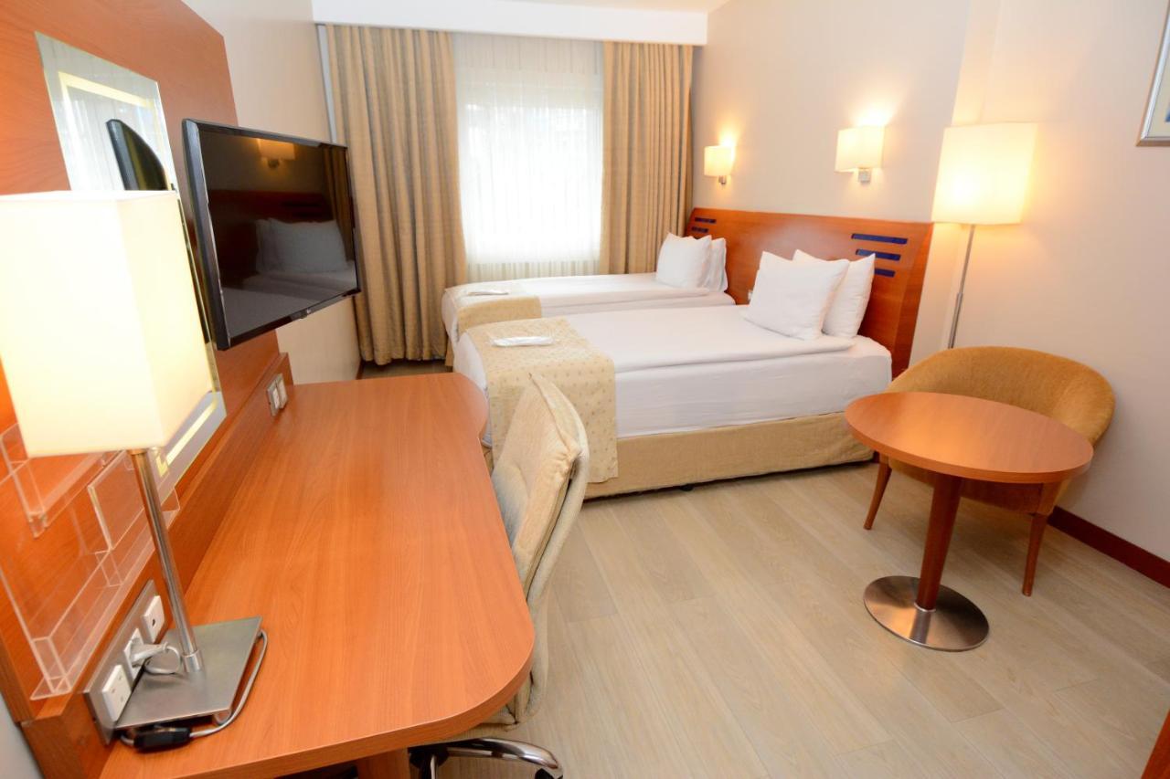 Holiday Inn Istanbul City By Ihg Bagian luar foto A room at the hotel