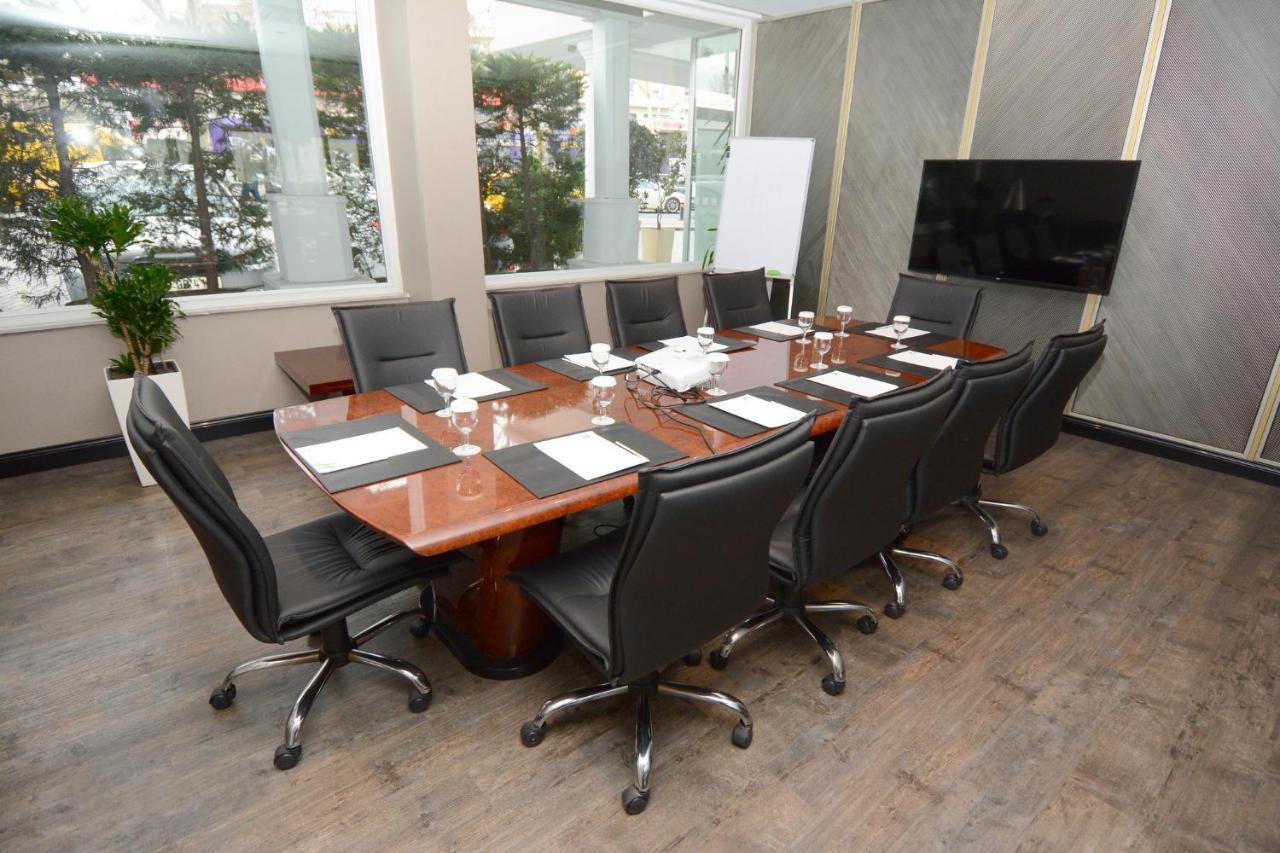 Holiday Inn Istanbul City By Ihg Bagian luar foto A boardroom table