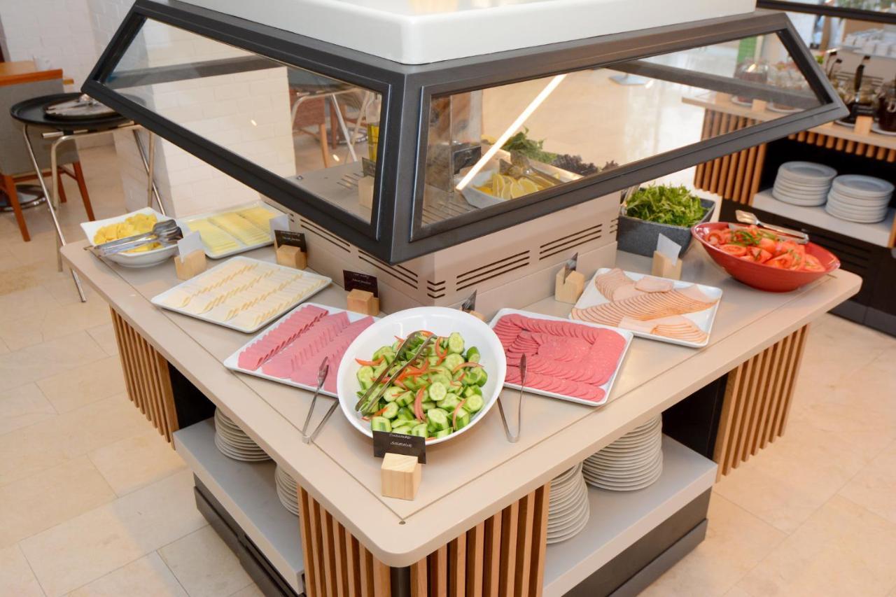 Holiday Inn Istanbul City By Ihg Bagian luar foto A salad bar